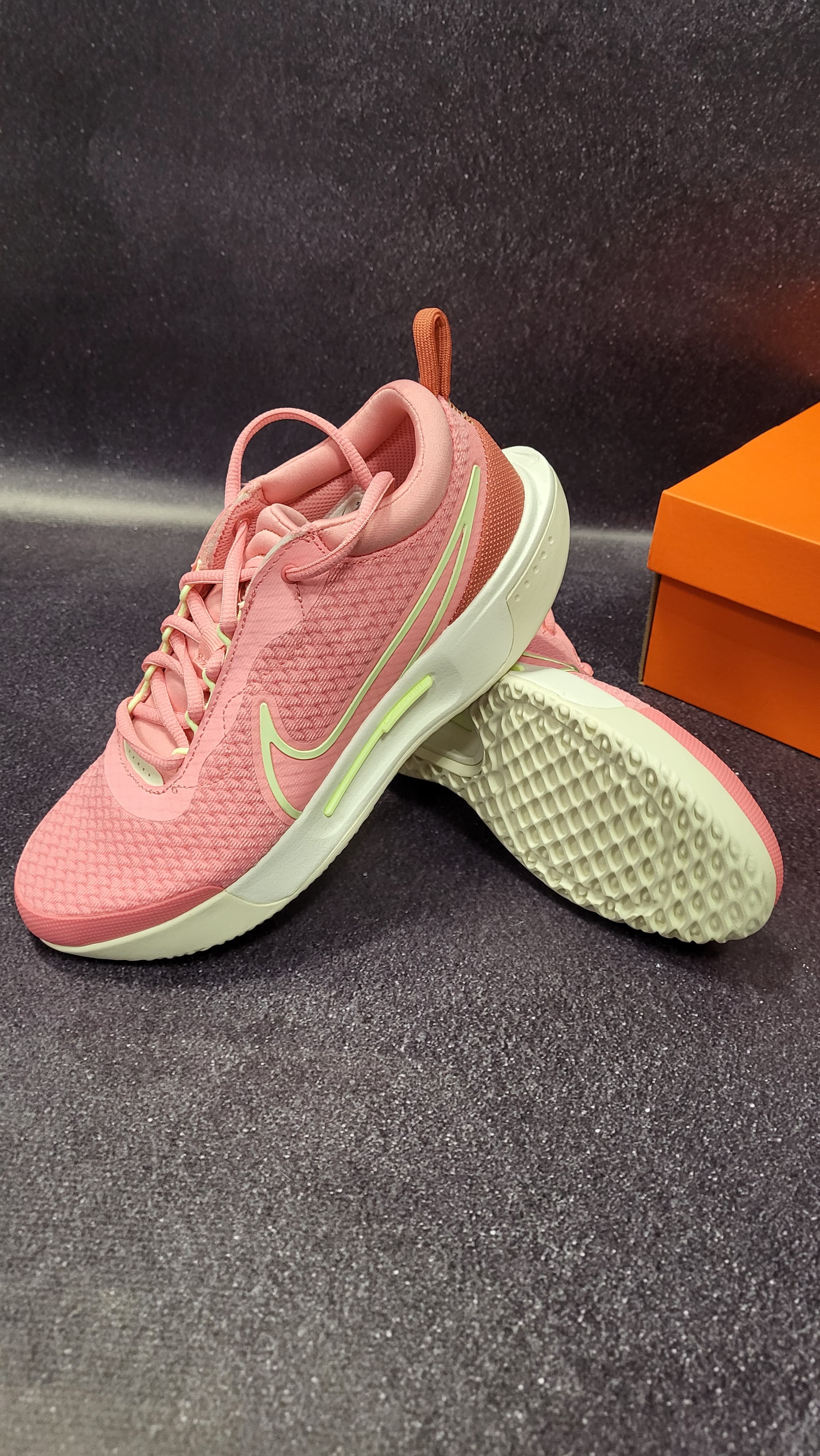 Кросівки жіночі Nike Zoom Court Pro Hard court (DV3285-601)