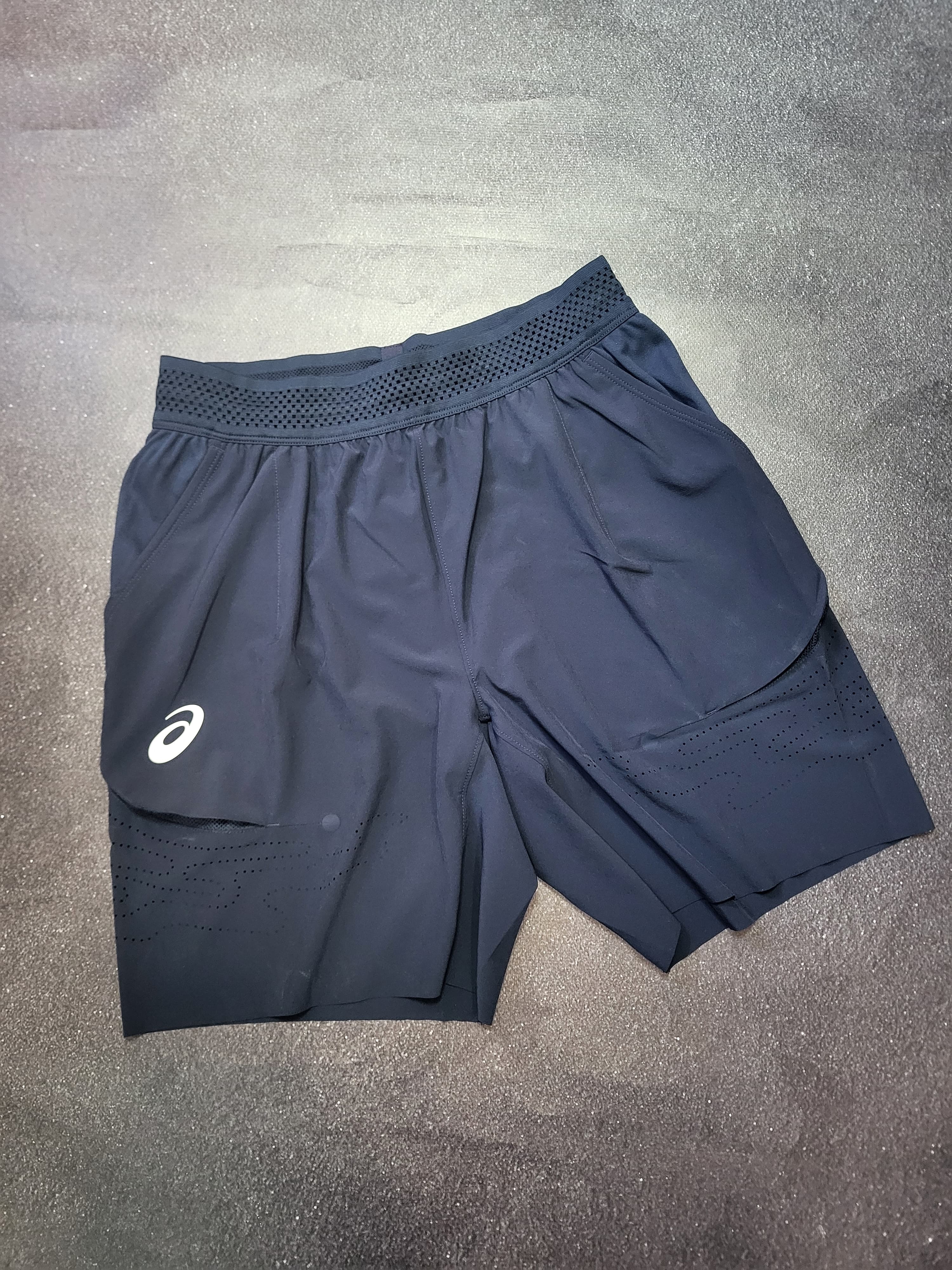 Шорти чоловічі Asics Match Laser cut 7in short midnight (2041A421-400)