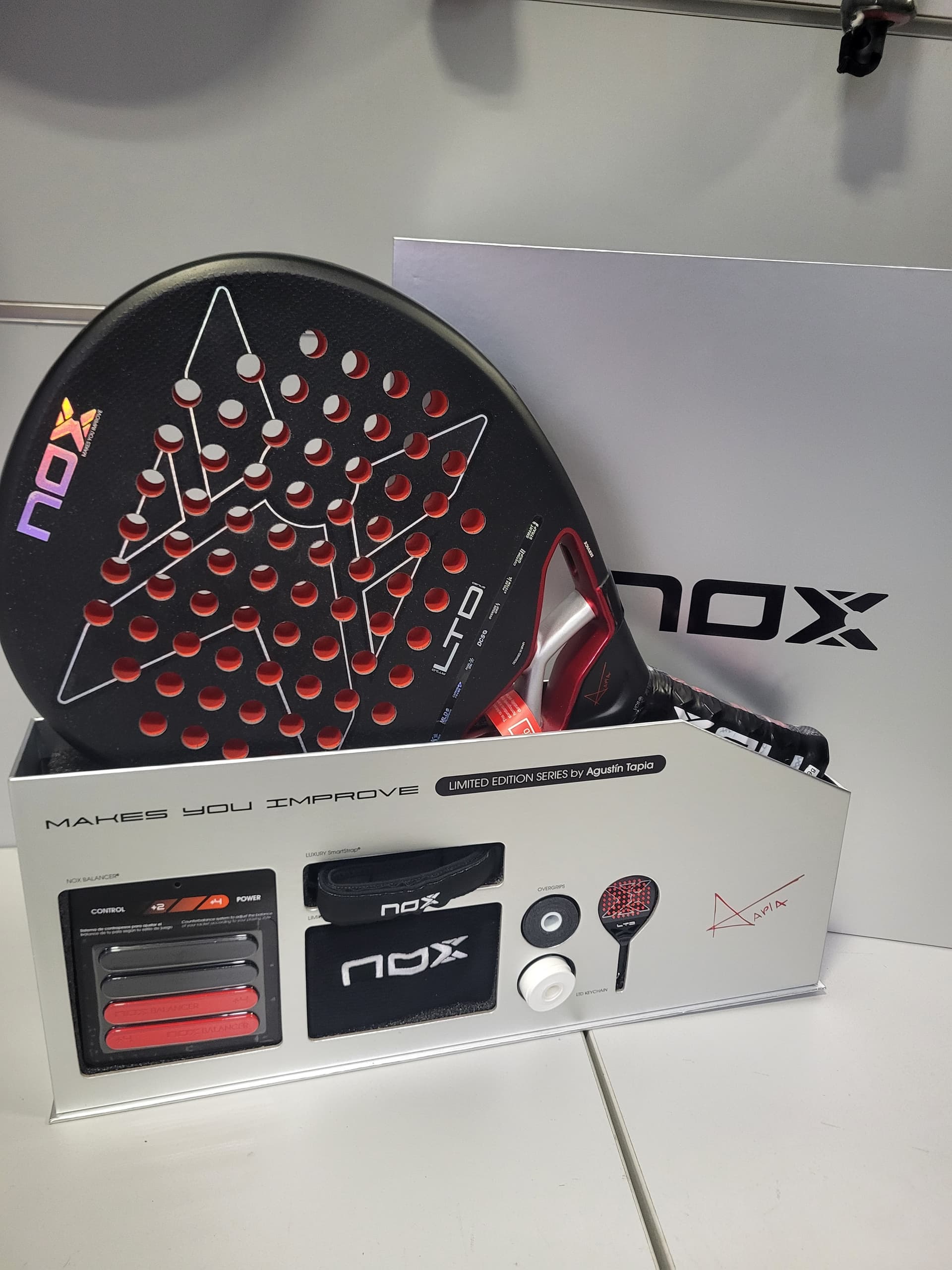 Ракетка падел Nox AT10 Genius 12k Xtrem limited Edition pack 369 gr (PACKPATLTD26) - зображення 1